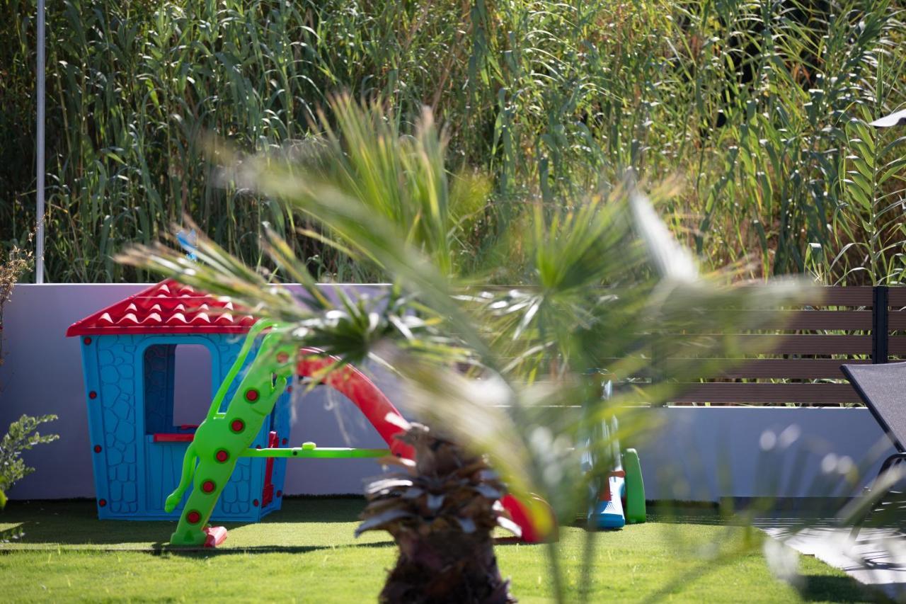 Sunnyside Villas, Ideal For Vibrant Stays,By Thinkvilla Pigianos Kampos  エクステリア 写真