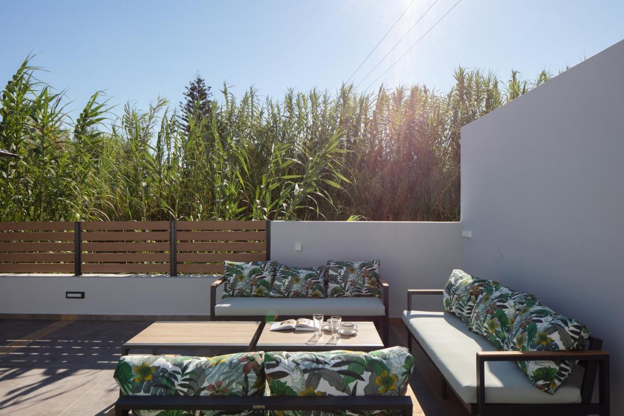 Sunnyside Villas, Ideal For Vibrant Stays,By Thinkvilla Pigianos Kampos  エクステリア 写真