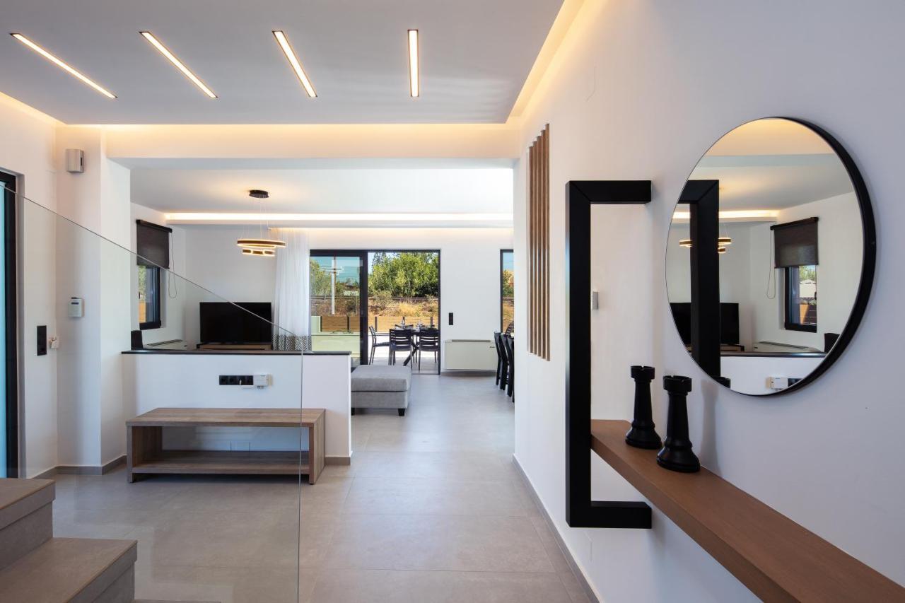 Sunnyside Villas, Ideal For Vibrant Stays,By Thinkvilla Pigianos Kampos  エクステリア 写真